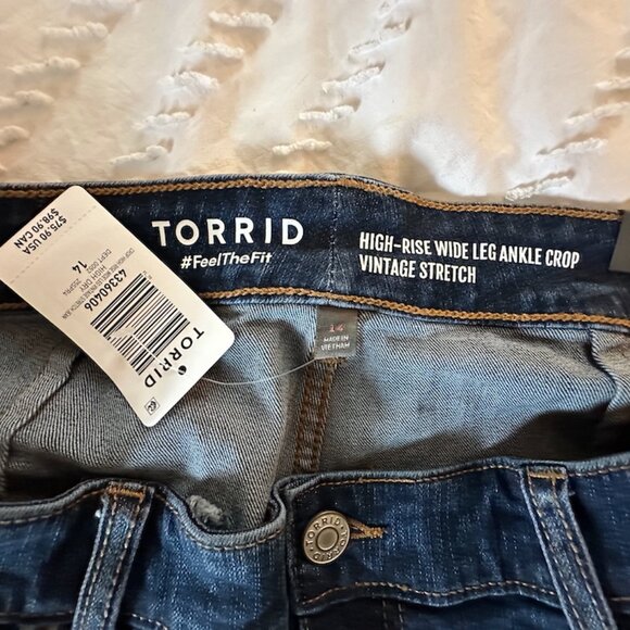 Torrid high-rise wide leg ankle crop Jeans size 14 - Picture 2 of 3